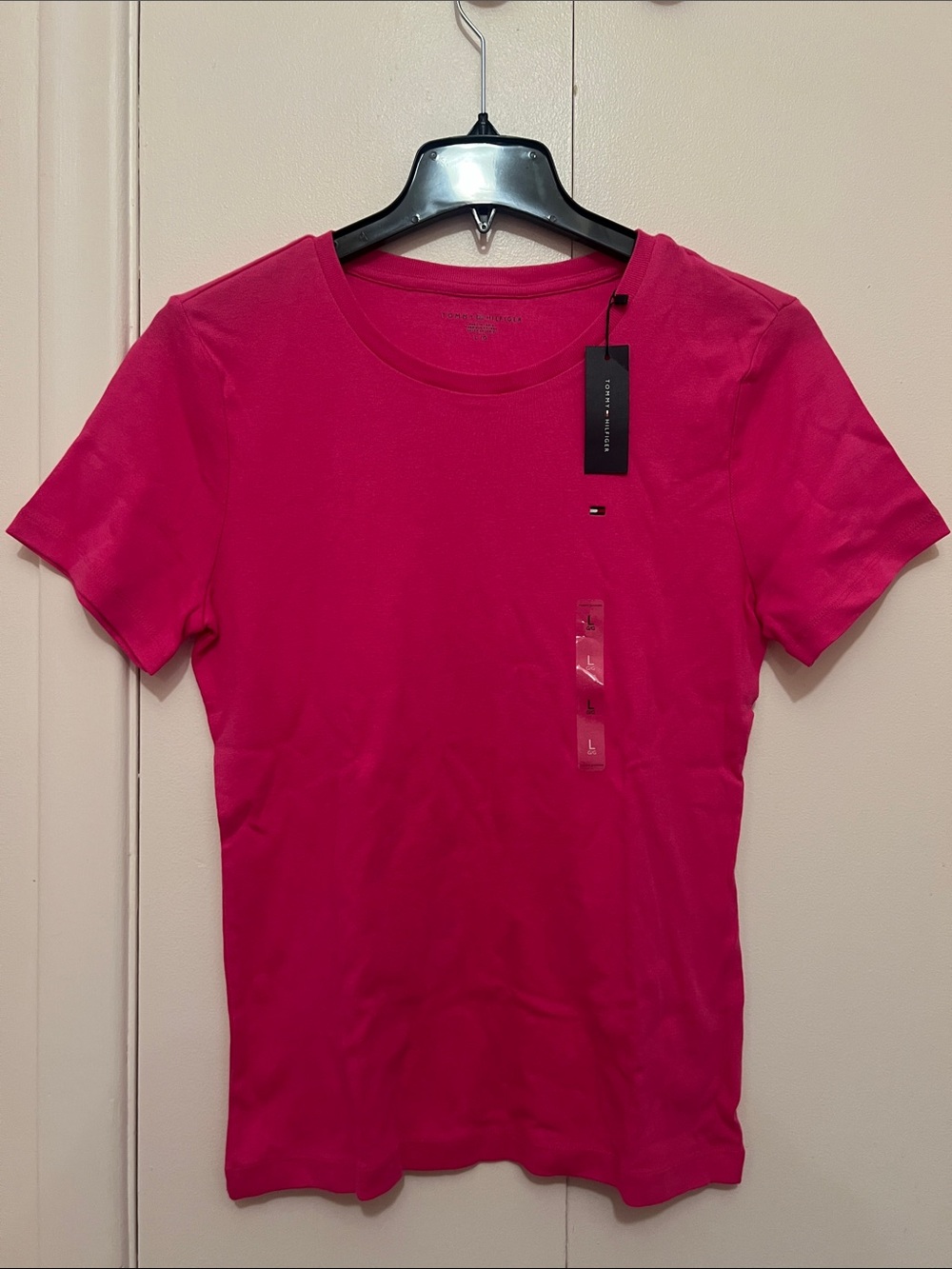 NWT Tommy Hilfiger Women’s 100% Cotton Short Sleeve Crewneck Tee in Fuchsia Pink